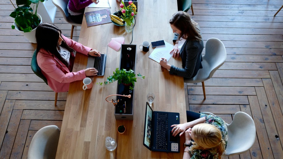 Centralisez. Simplifiez. Pilotez. Le bureau devient un vrai service.